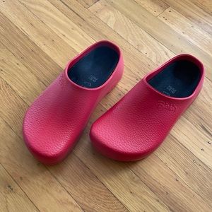 Brand new red Birki’s clogs size 39, 8.5-9. Birkenstock.